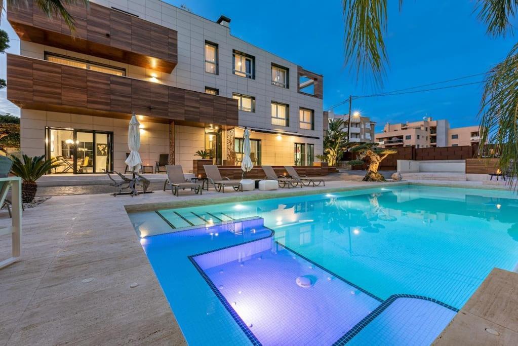 5 Stelle Piscina, Jacuzzi, Wifi - 2 Min Dal Mare Apartamento Miami Playa Exterior foto